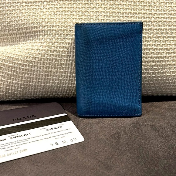 Certified Prada Saffino Leather Authentic Blue Vertical Card Holder 4x3 - Picture 2 of 11